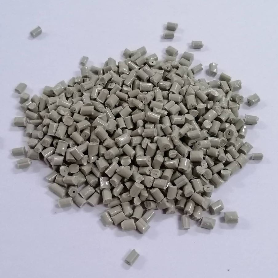 Thông thường, hạt nhựa ABS nguyên sinh được tạo ra bằng cách trùng hợp styren và acrylonitril với sự có mặt của polybutadien.