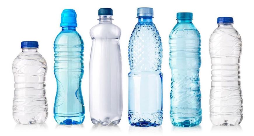 Chai nhựa đựng nước khoáng dung tích 0,3; 0,5 lit thường được làm từ nhựa PET