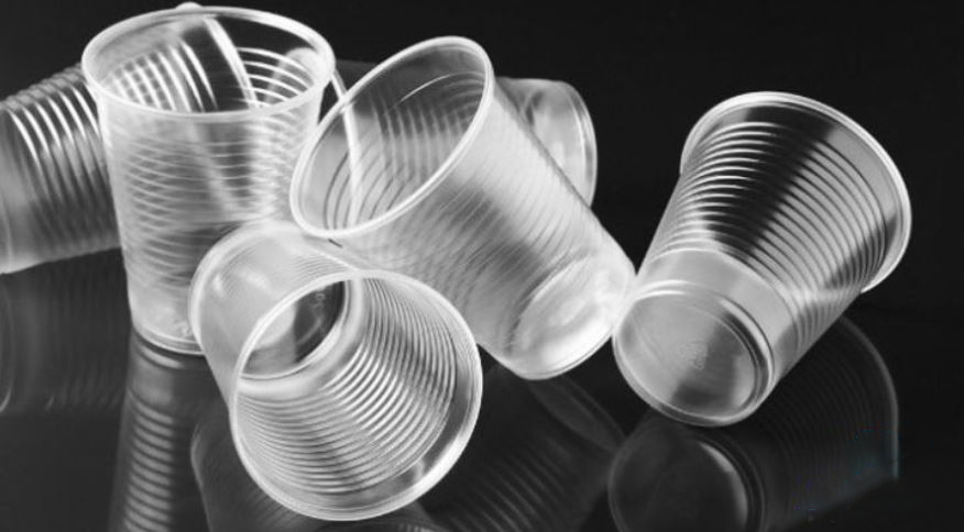 Nhựa Số 1 (PET/PETE/Polyester) thường được sử dụng để sản xuất đồ nhựa dùng 1 lean